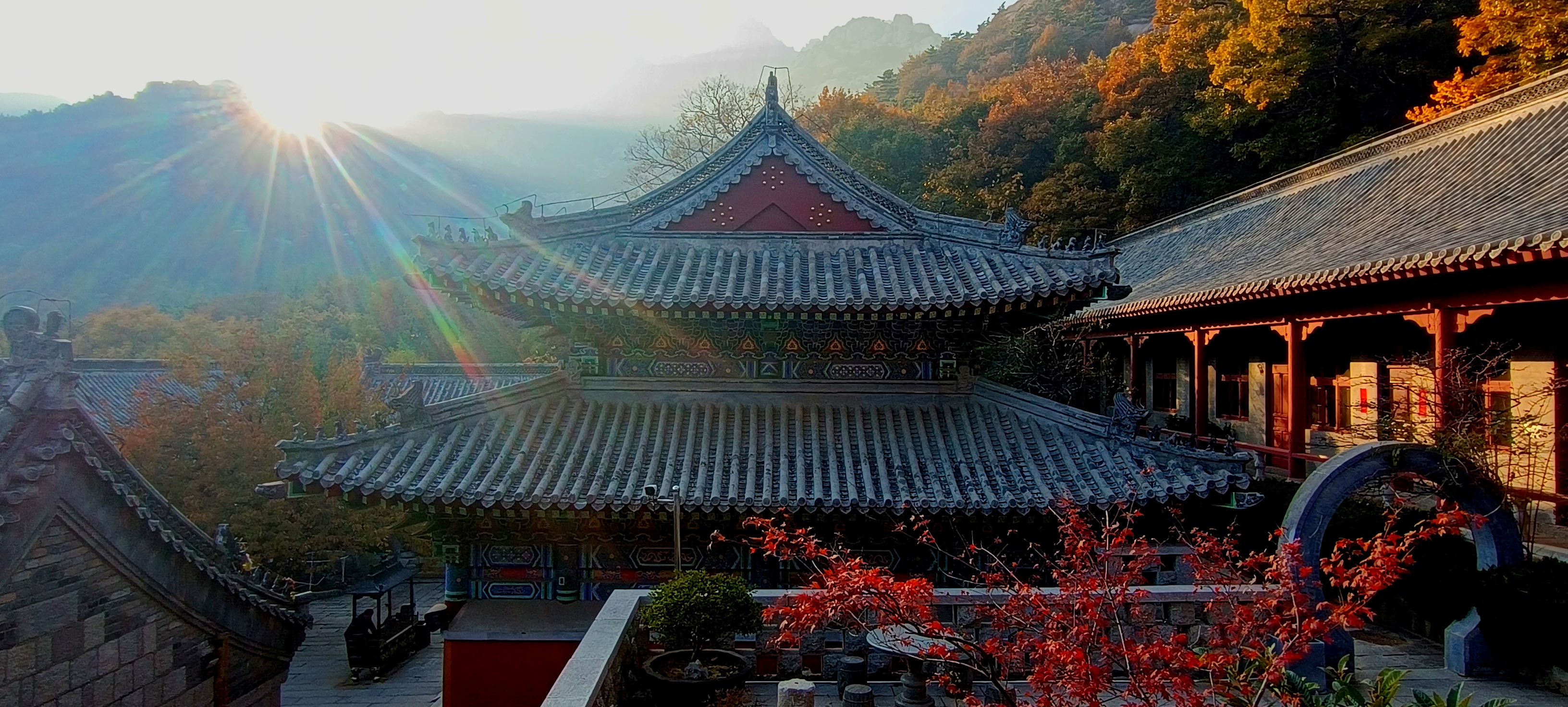 崂山再奠基石   精英共创辉煌