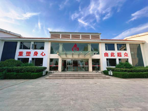 “智孝融合·脑创未来”走访爱心企业“山东临沂超众减肥训练营”  ——探讨多元文化传承与身体智能发展