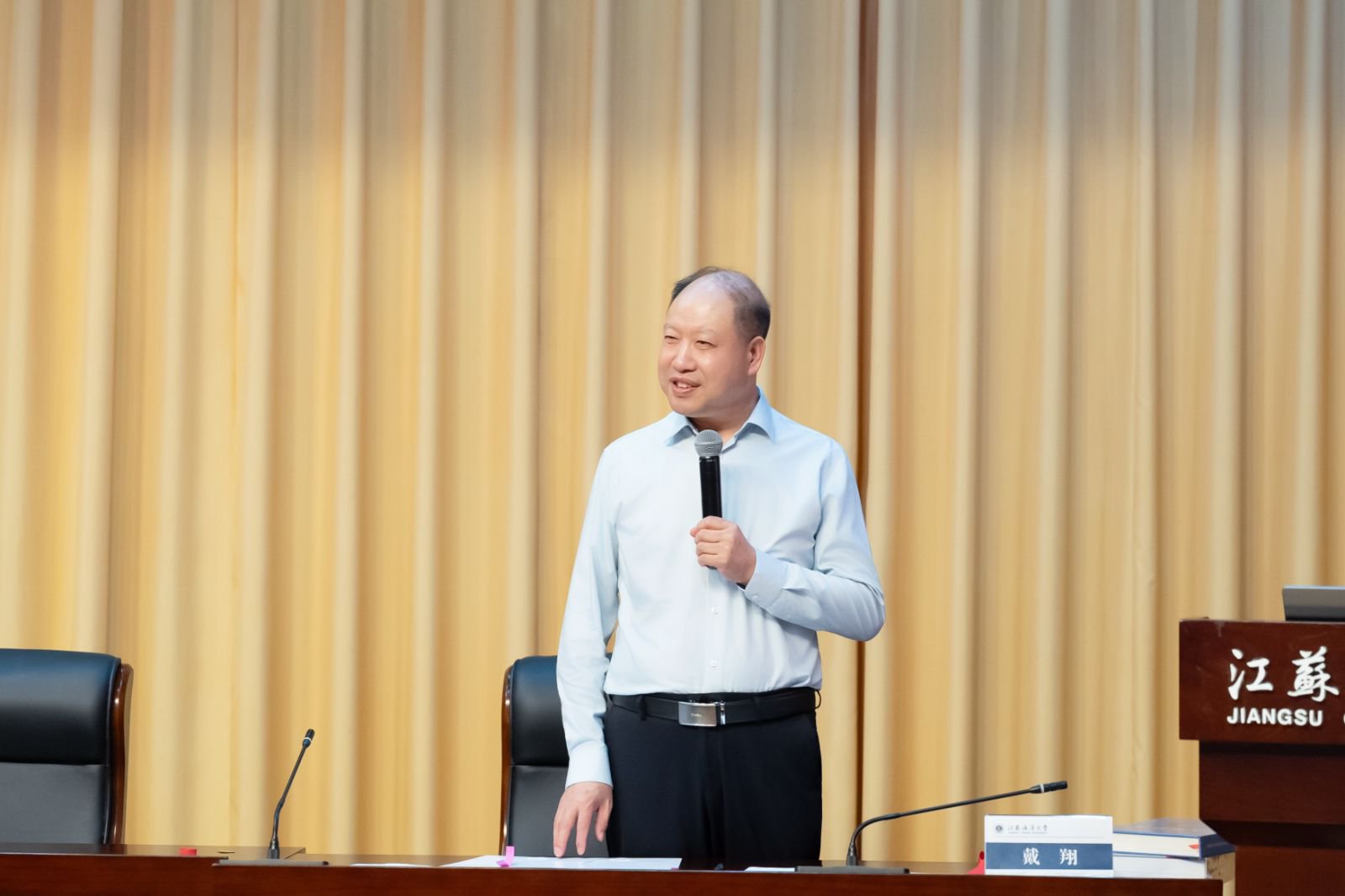 戴翔主任做《2025脑科学“新课题新科技”创新教育发展报告》